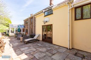 Phoenix House - Garden- click for photo gallery
